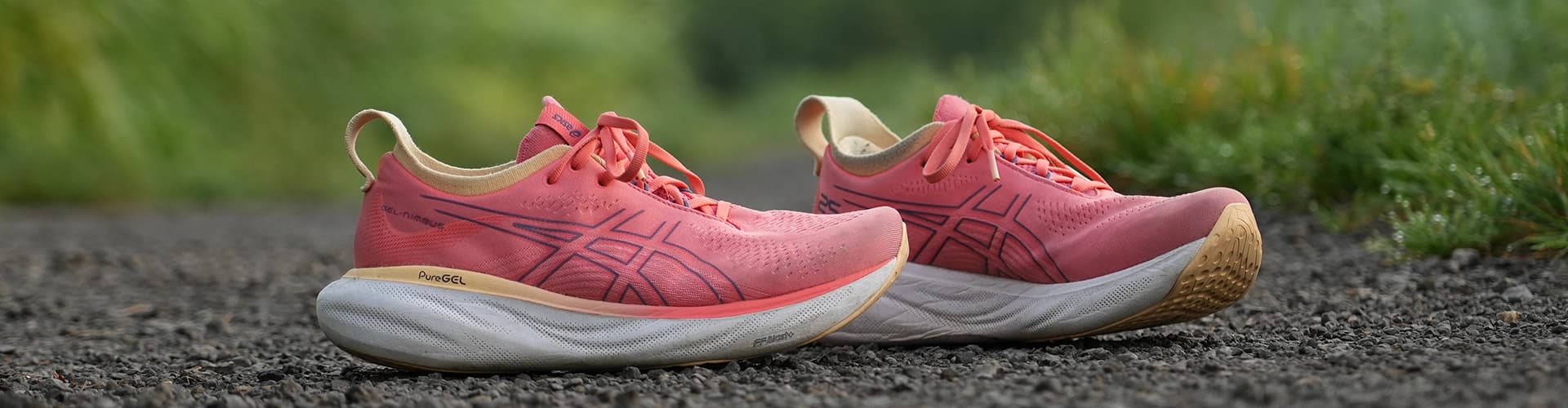 Hardloopschoenen in het bos